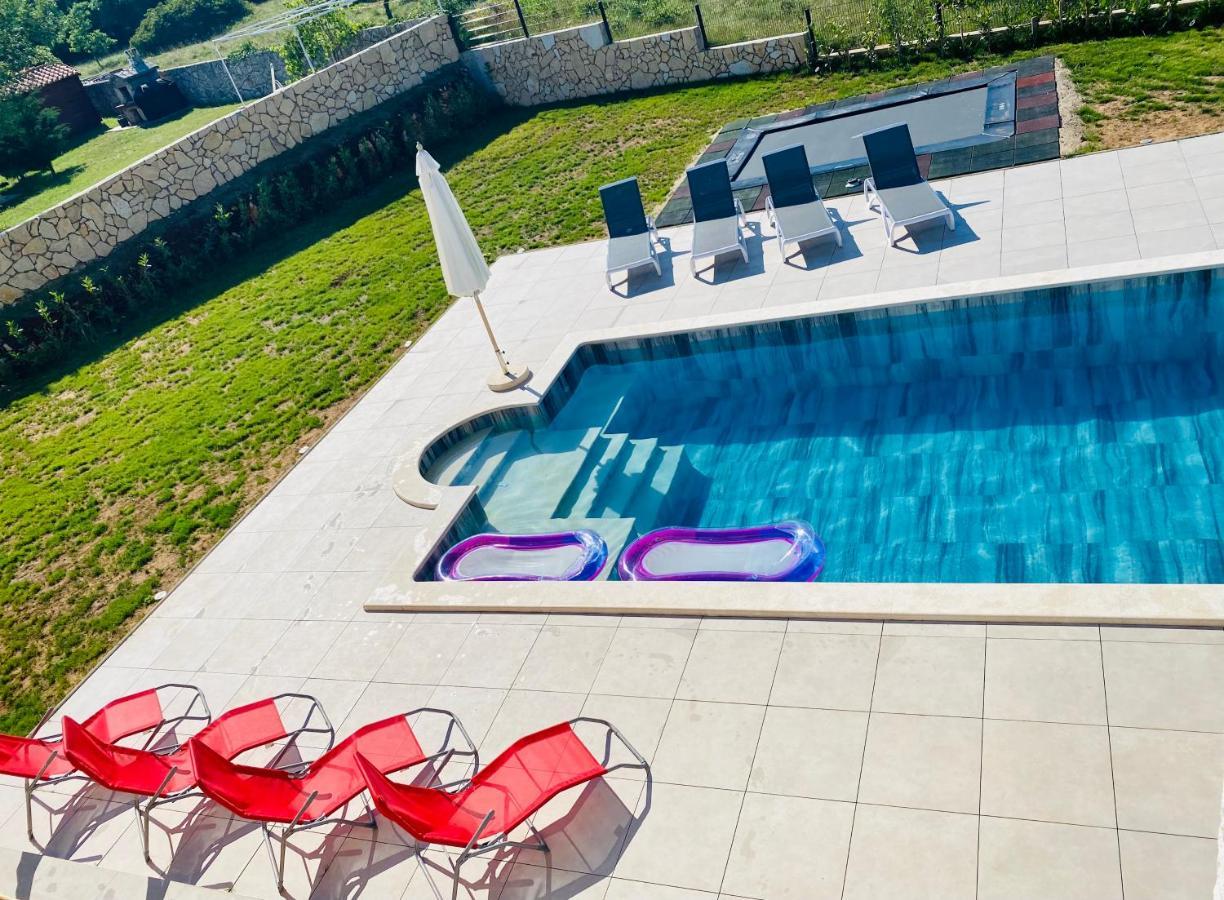 Villa Fluggi Near Labin Santalezi Exteriör bild
