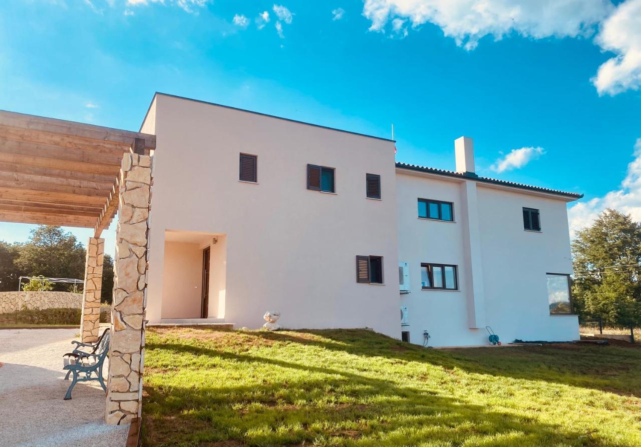 Villa Fluggi Near Labin Santalezi Exteriör bild