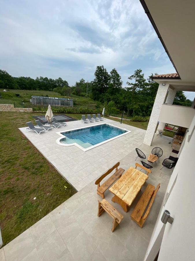 Villa Fluggi Near Labin Santalezi Exteriör bild